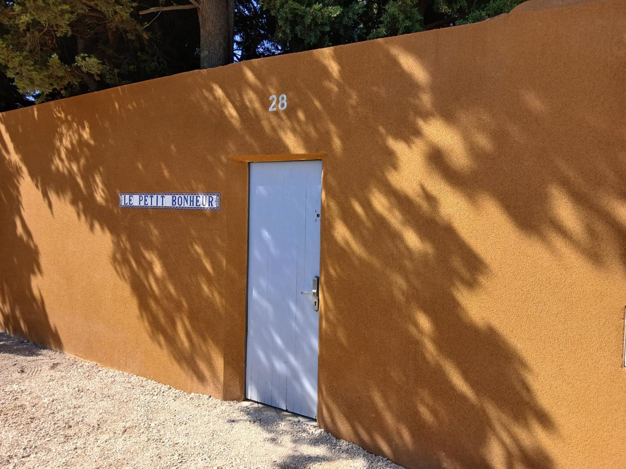 Logement Lumineux, Entierement Renove Avec Jardin Caumont-sur-Durance Kültér fotó